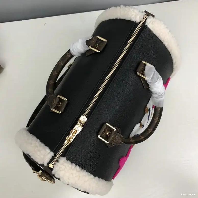 Fashionrepsfam ru LV 20DJ11070 Bag 0526